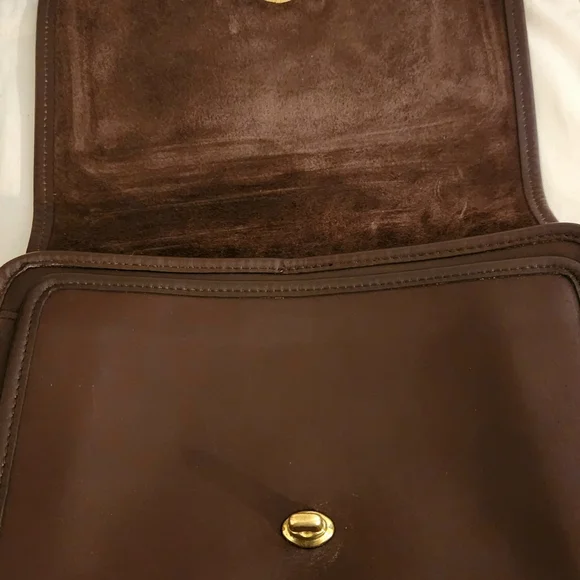 **SOLD**Coach Ridgefield - Picture 5 of 13